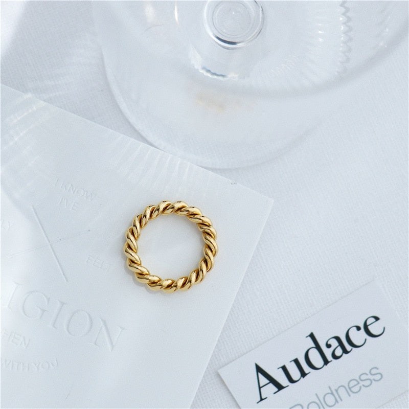 Gold Minimalist Twisted Ring