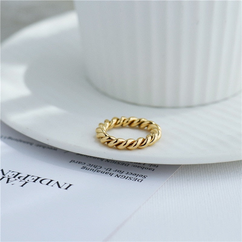 Gold Minimalist Twisted Ring